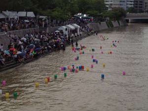 平和記念公園から生中継