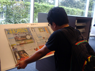 11toshokann-deha-shinbun-check.jpg