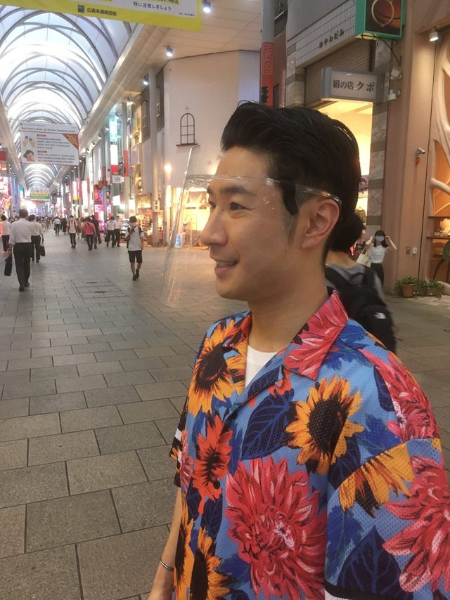 本通り公開生放送で、フェイスシールドを着用！